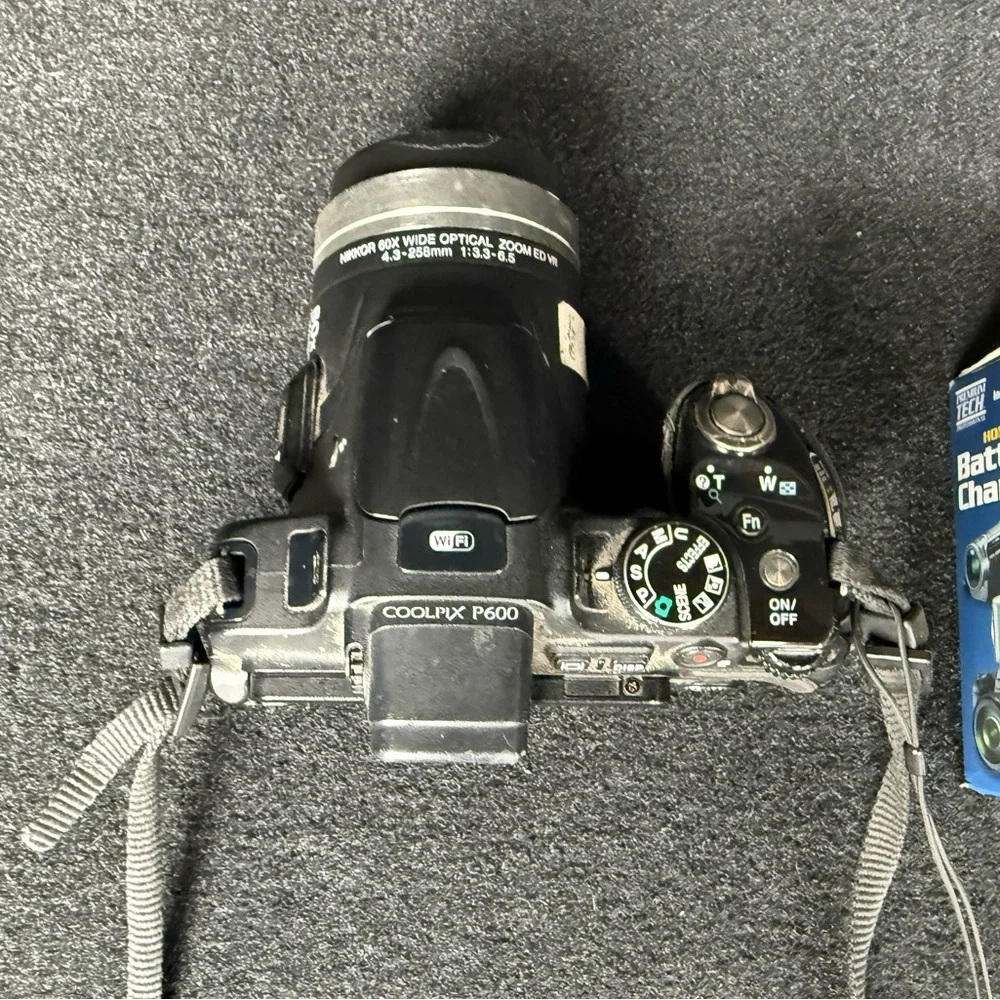 Nikon coolpix p600 camera with charger and battery